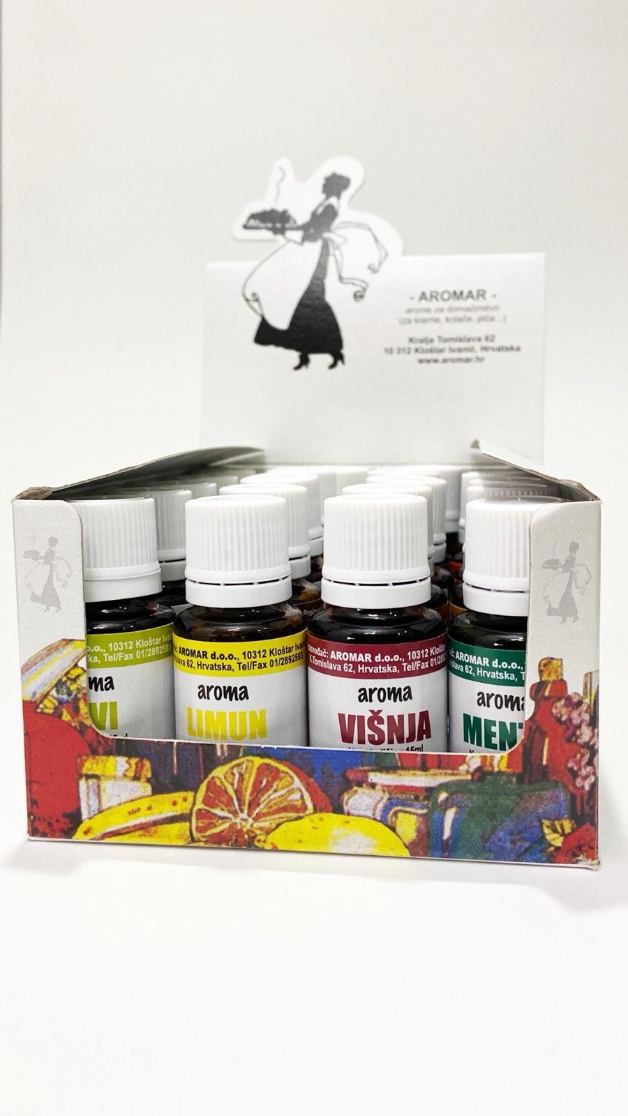 Otvorena kutija s bočicama aroma